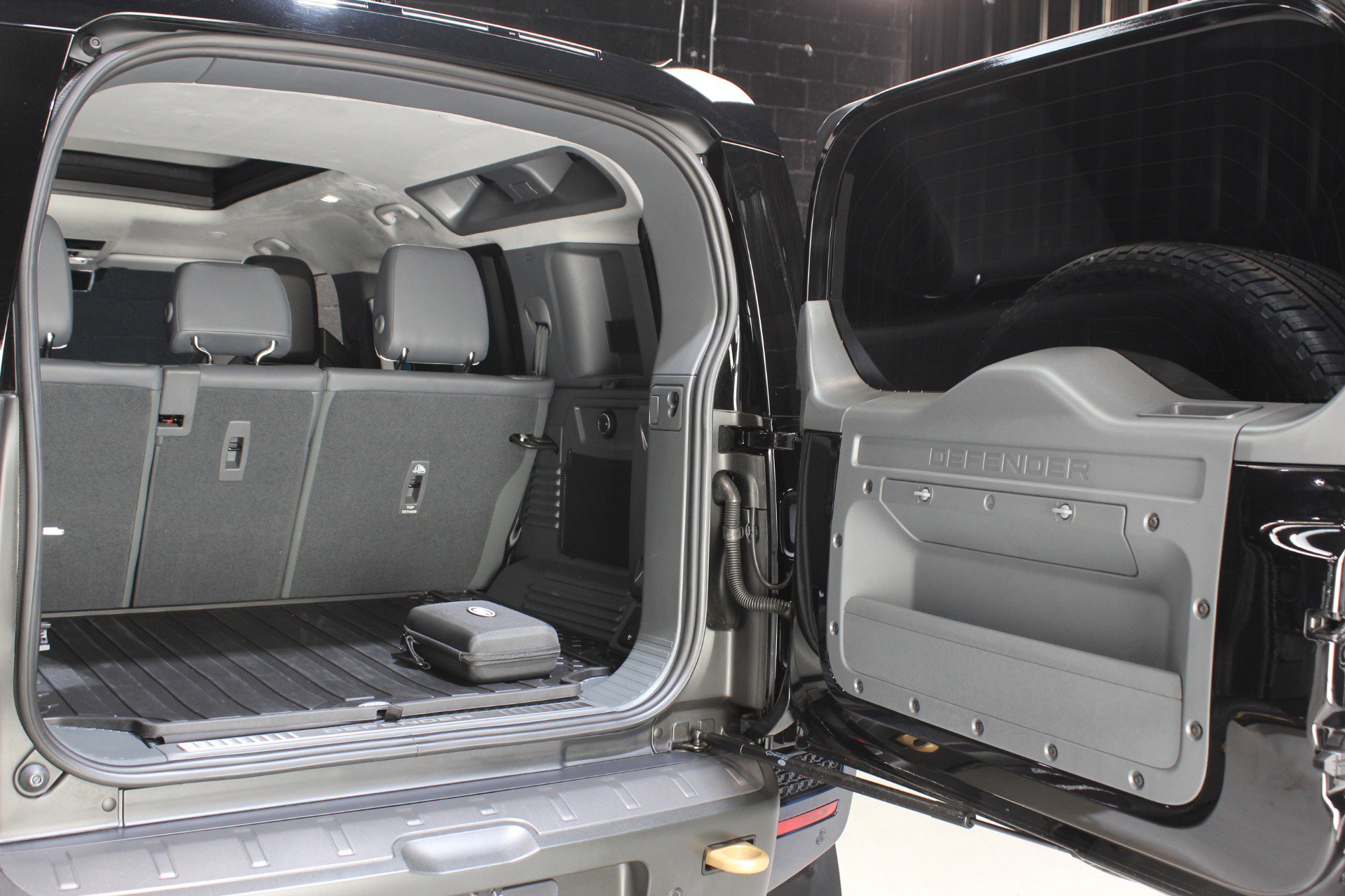 Used 2026 Land Rover Defender 110 image 86