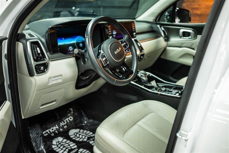 Used 2023 Kia Sorento SX image 9