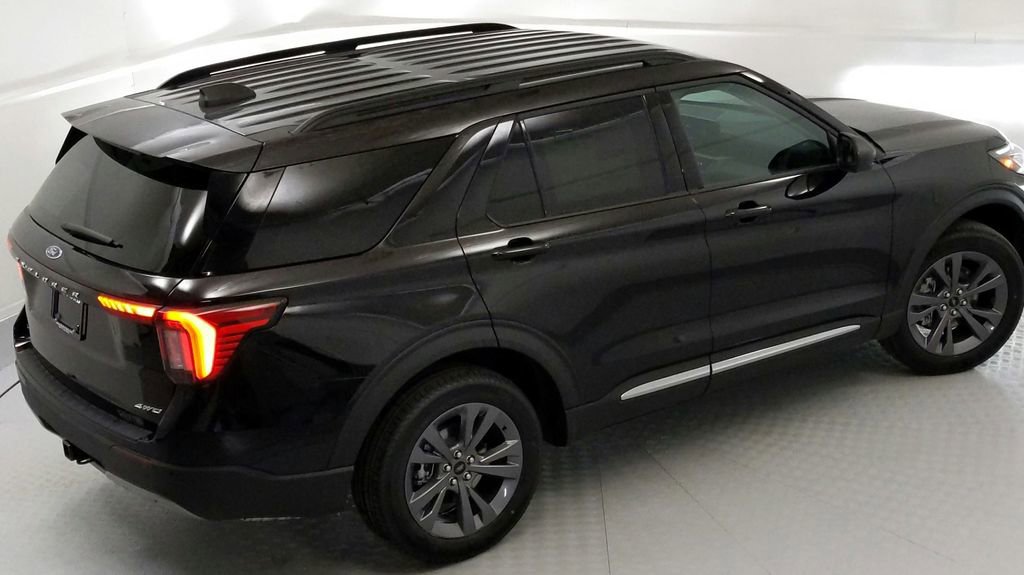 New 2025 Ford Explorer Active w/ Active Comfort Package image 15