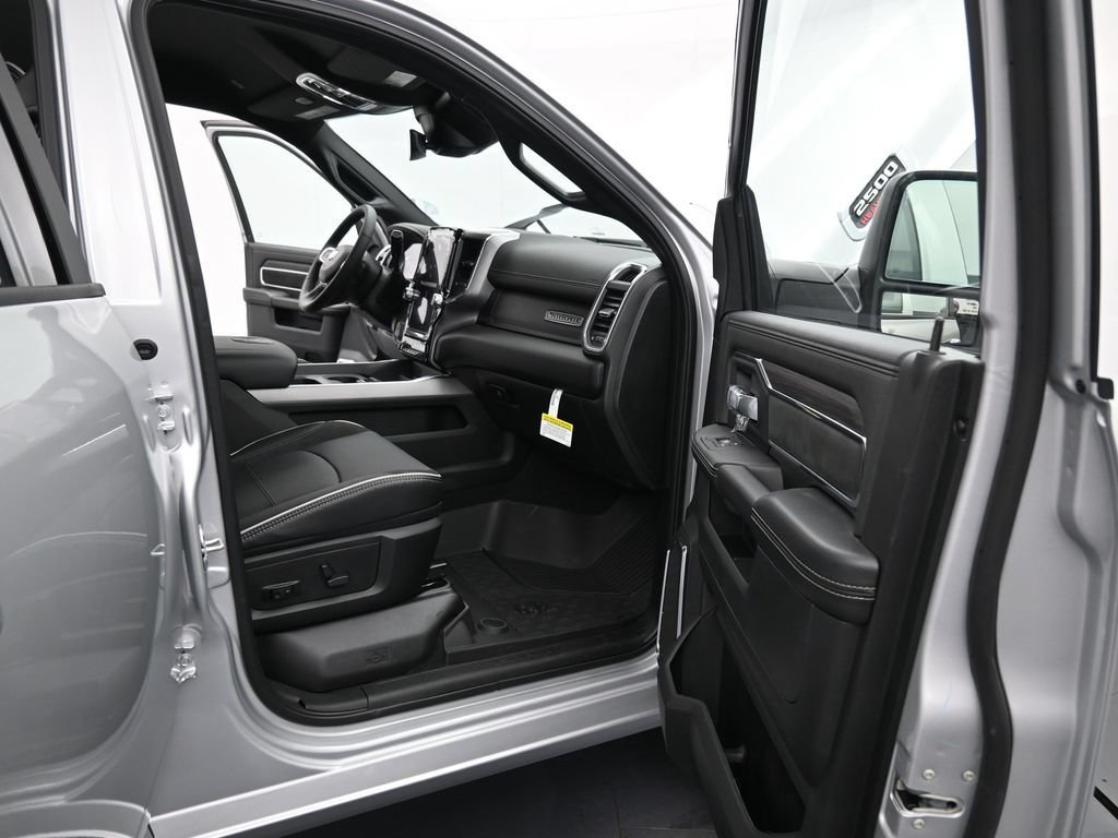 New 2026 RAM 2500 Laramie AWD/4WD image 12