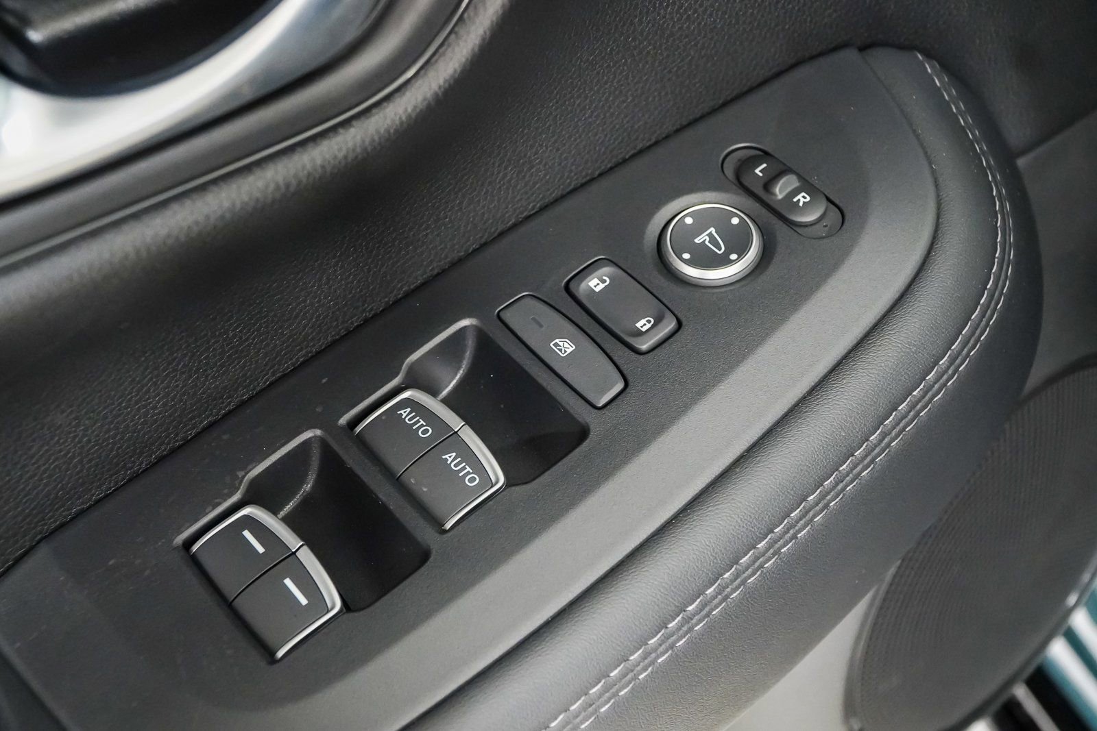 New 2026 Honda HR-V EX-L image 17