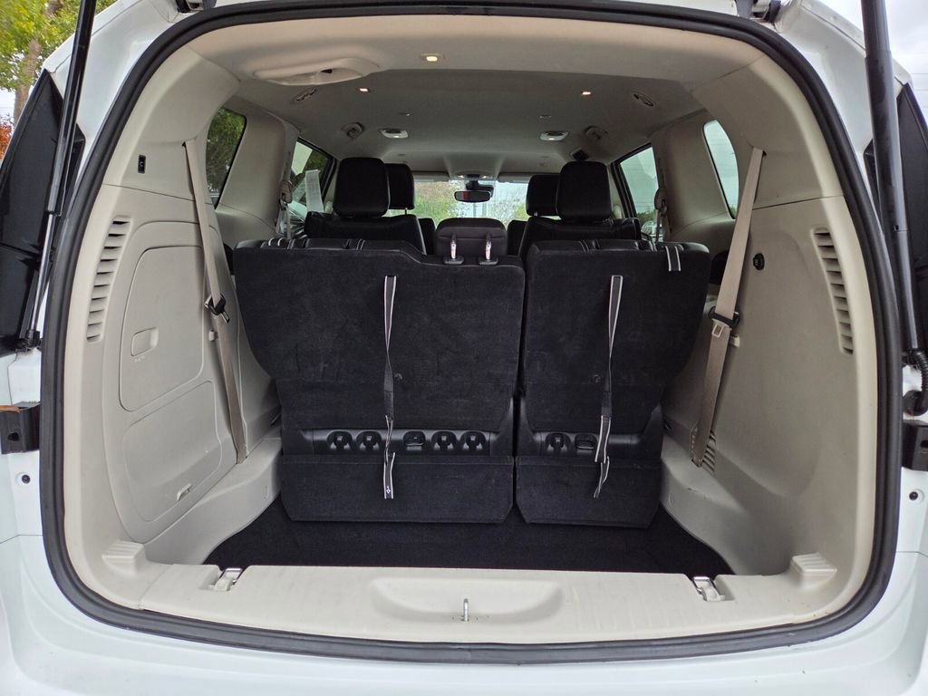 Used 2024 Chrysler Pacifica Select image 16