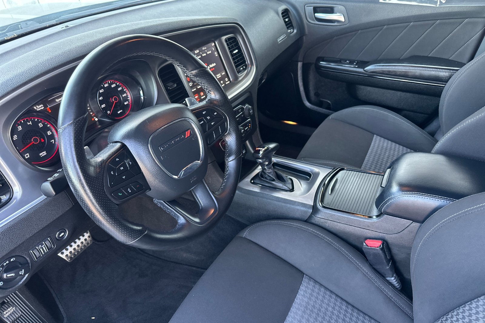 Used 2022 Dodge Charger R/T w/ Blacktop Package image 11