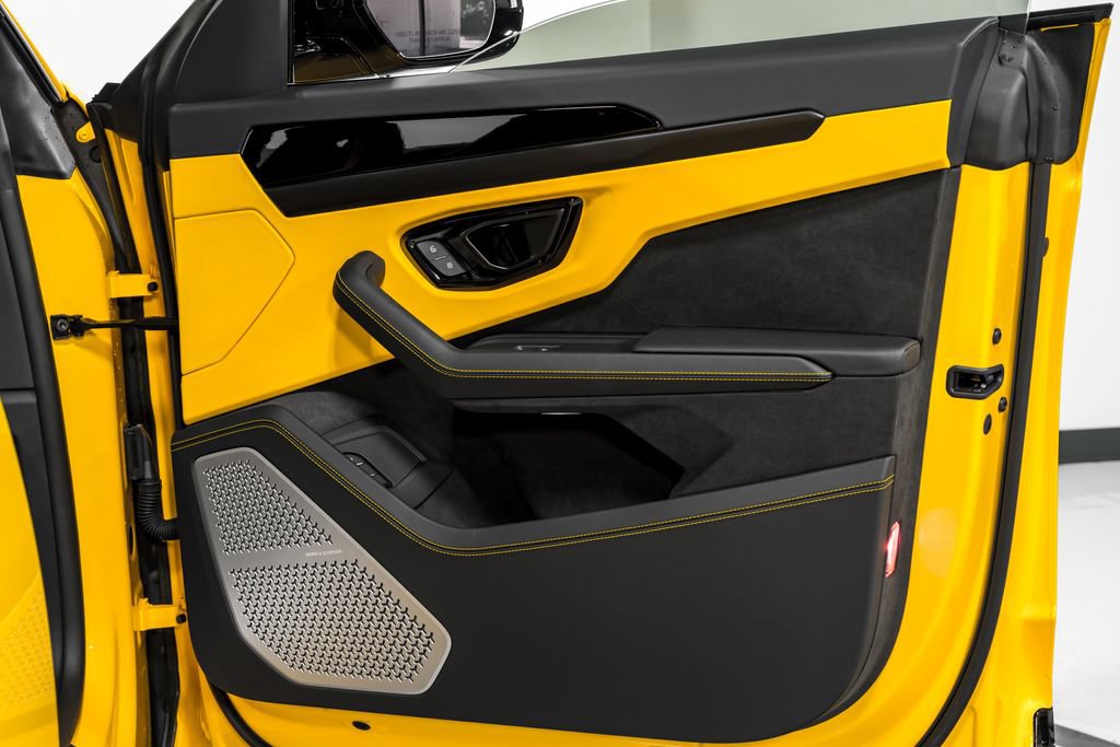 Used 2025 Lamborghini Urus S AWD/4WD image 44