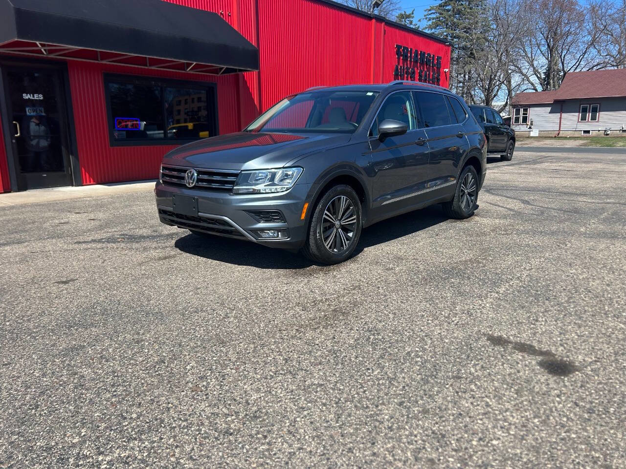 Used 2018 Volkswagen Tiguan SEL w/ 3rd Row Seat Package image 2