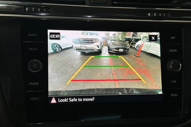 Certified 2022 Volkswagen Tiguan SE R-Line FWD image 26