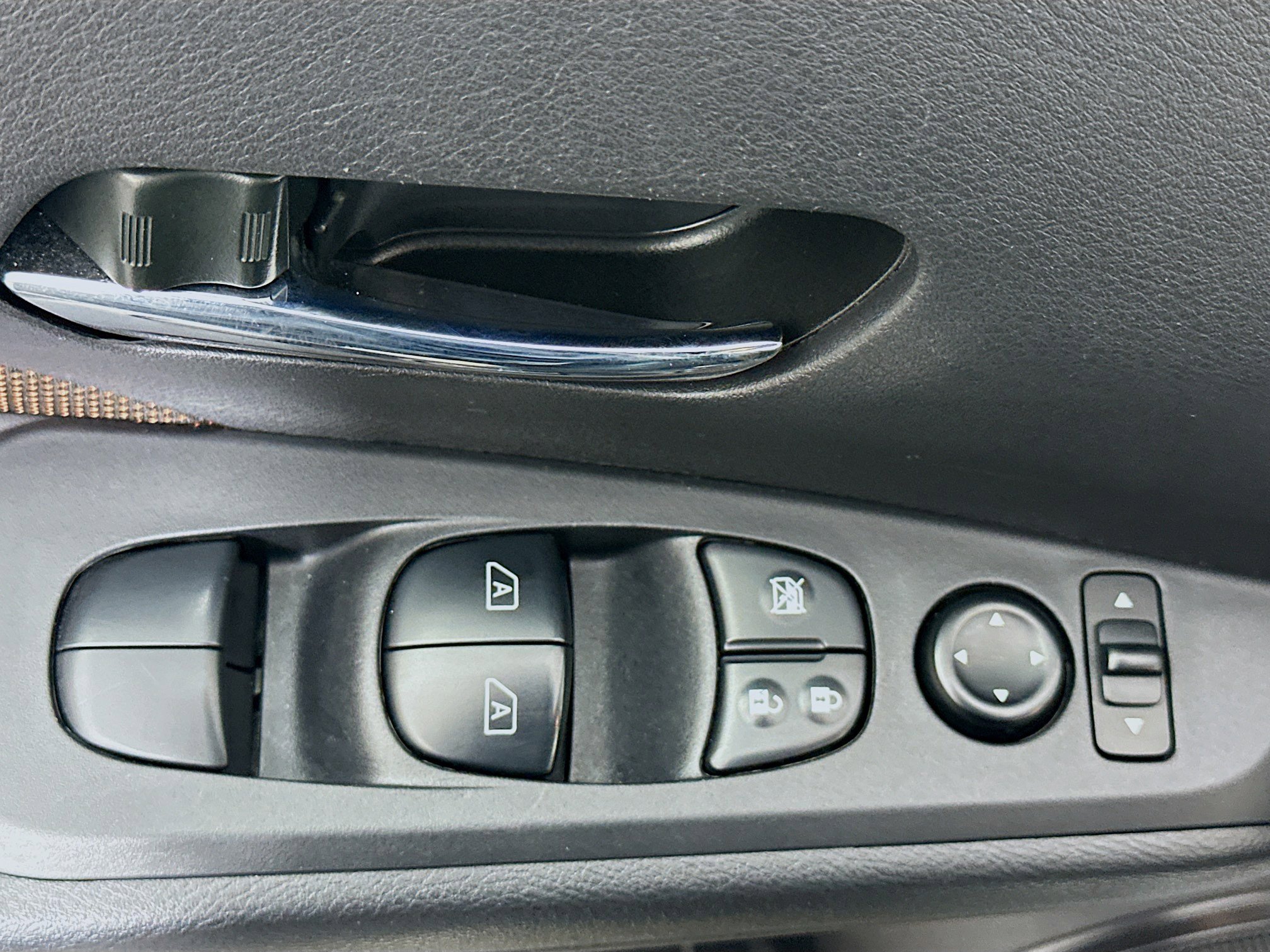 Used 2024 Nissan Kicks SR image 15