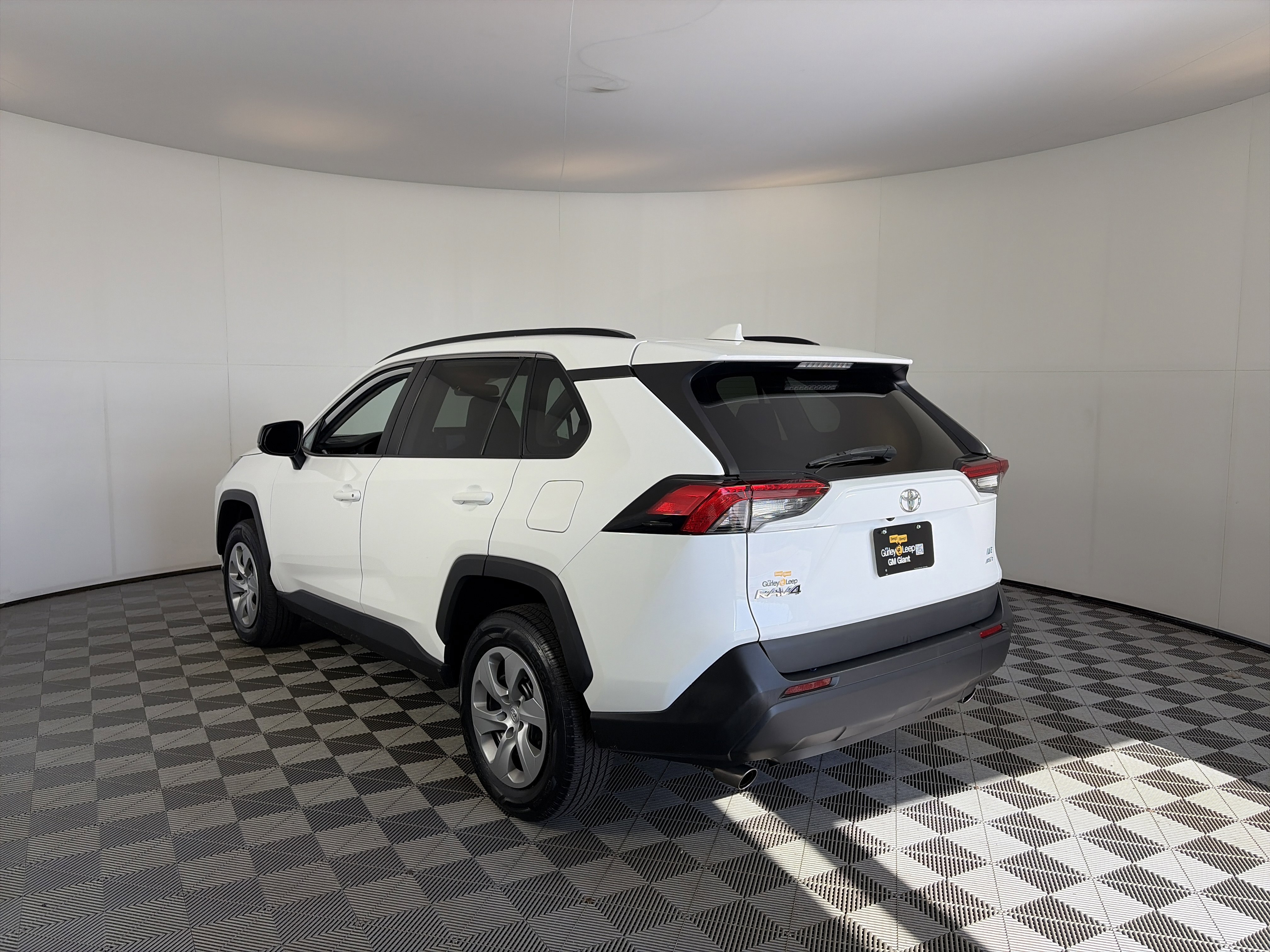 Used 2021 Toyota RAV4 LE AWD/4WD image 8