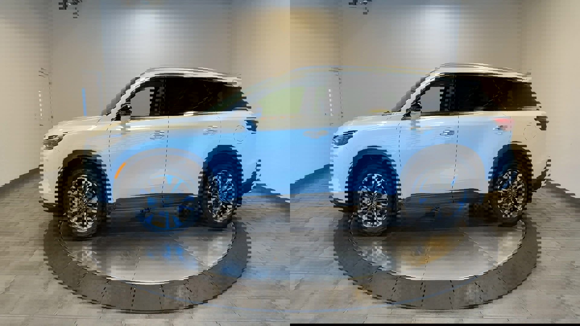 Certified 2025 INFINITI QX60 Luxe w/ Cargo Package AWD/4WD image 5