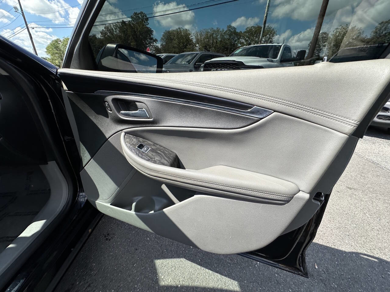 Used 2014 Chevrolet Impala LT w/ Convenience Package FWD image 13