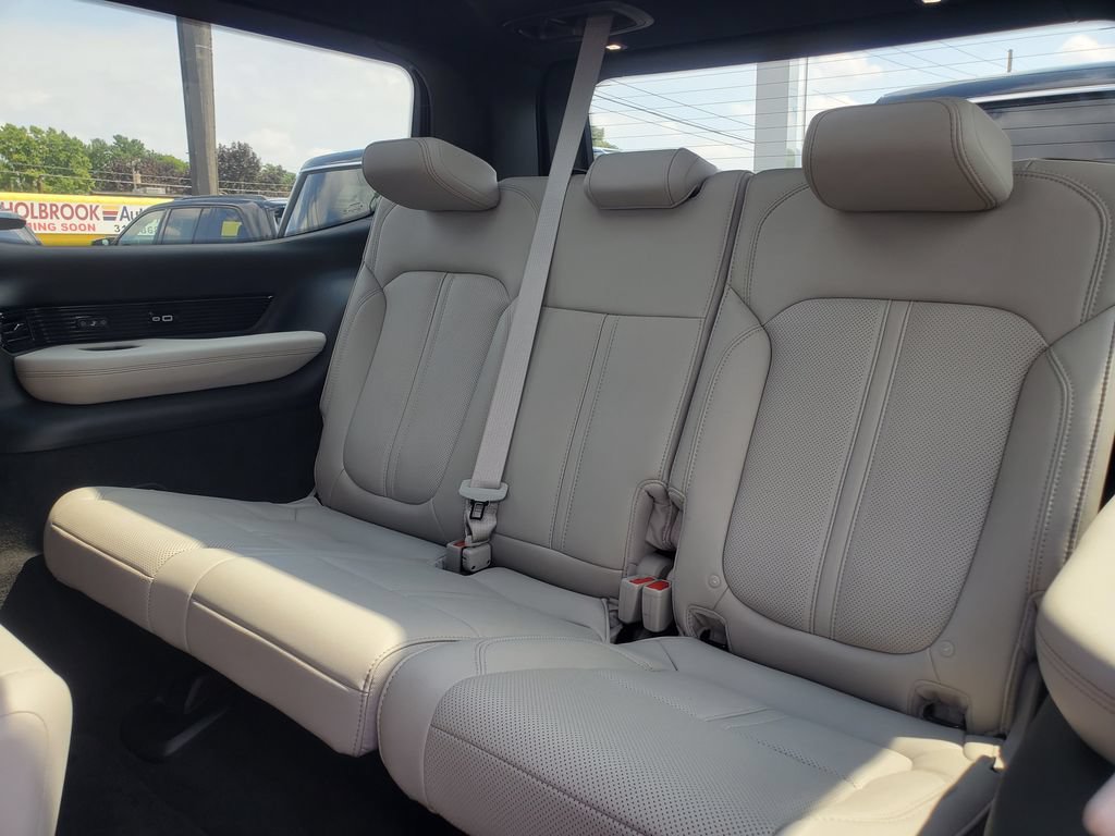 Used 2025 Jeep Grand Wagoneer 4WD image 28