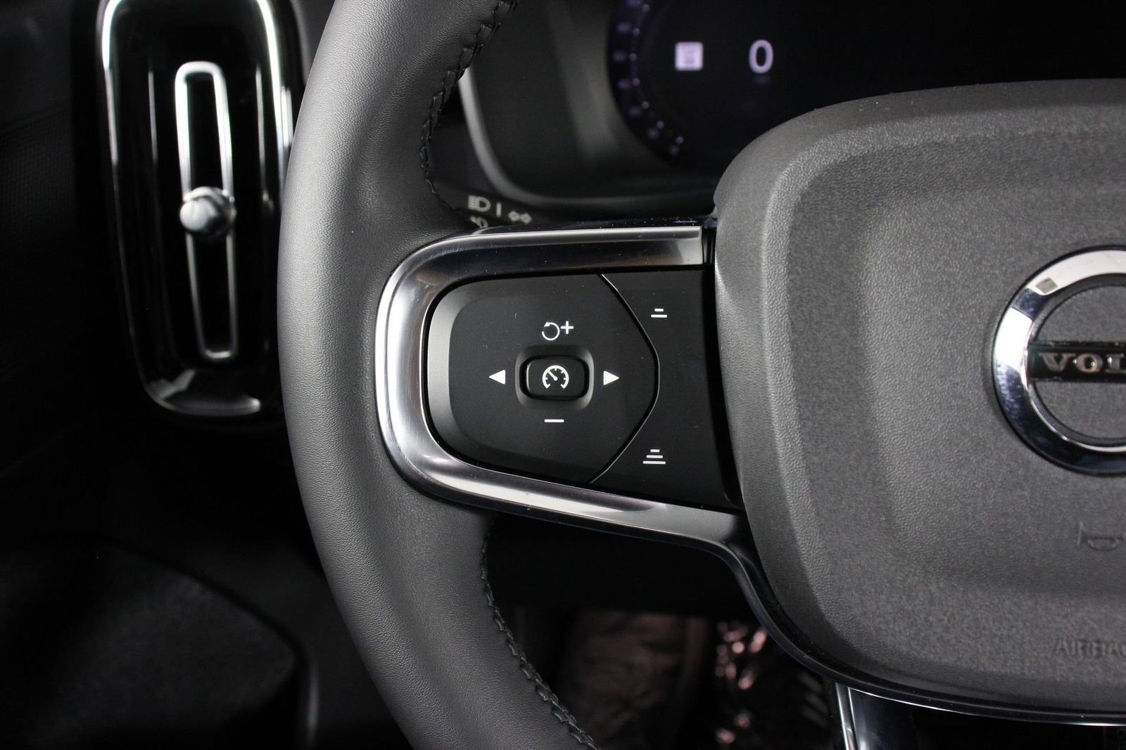 Used 2023 Volvo C40 P8 Recharge Plus AWD/4WD image 10