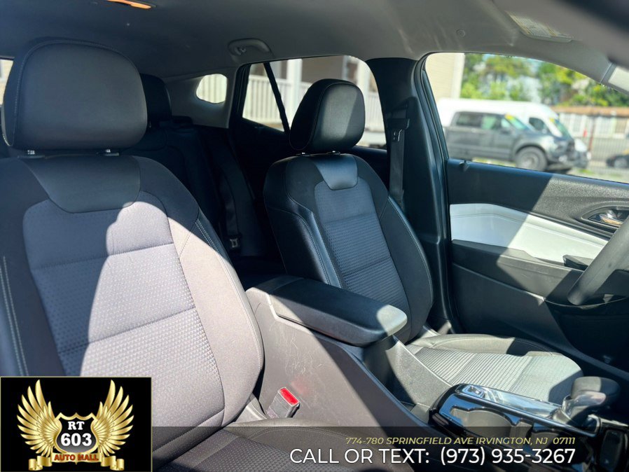Used 2025 Chevrolet Trax LT FWD image 15
