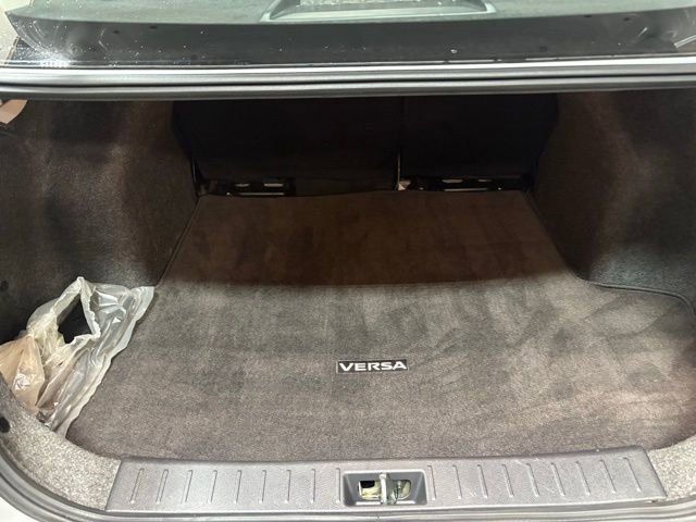 Used 2022 Nissan Versa SV image 11