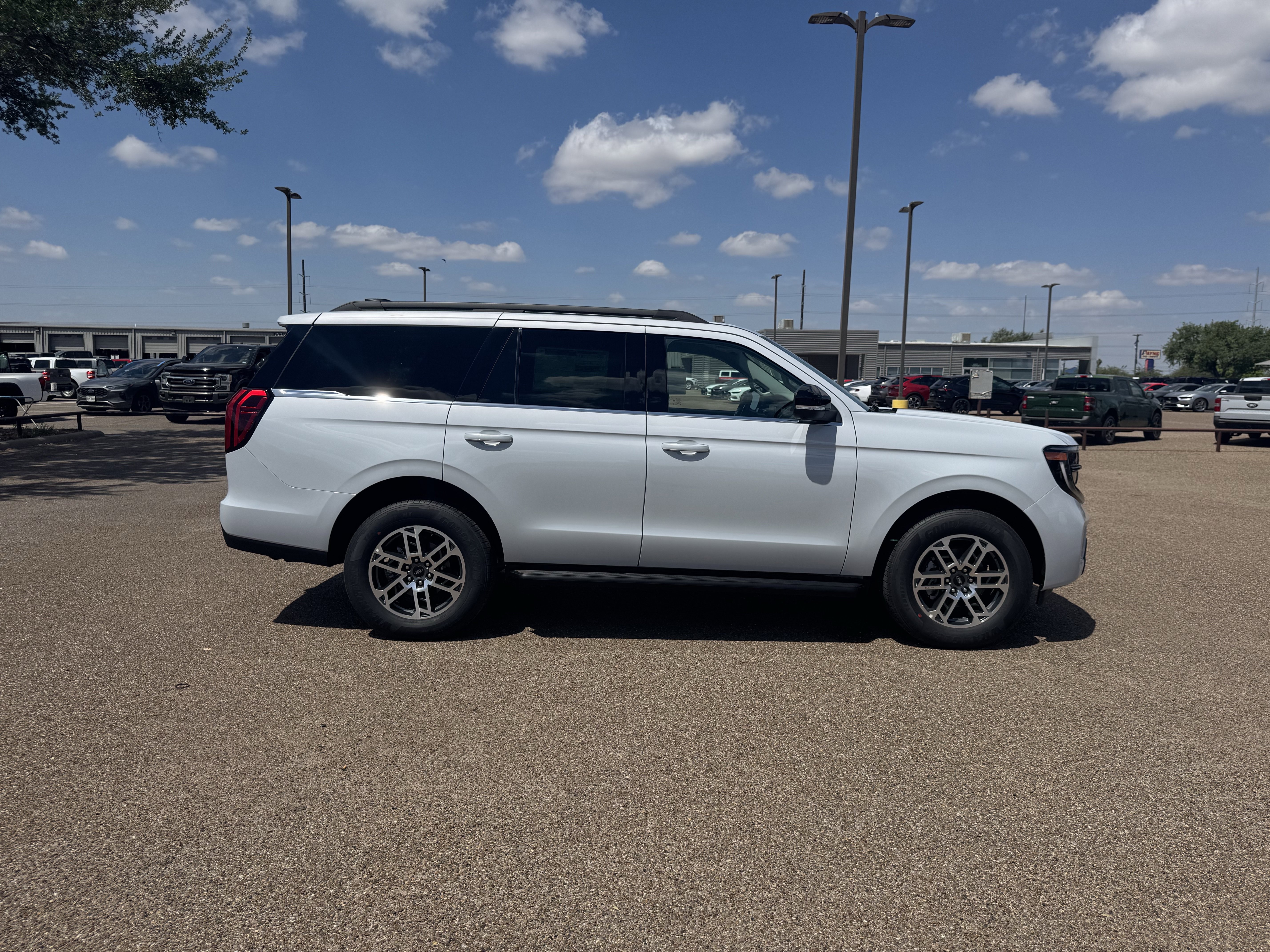 New 2026 Ford Expedition Active image 8