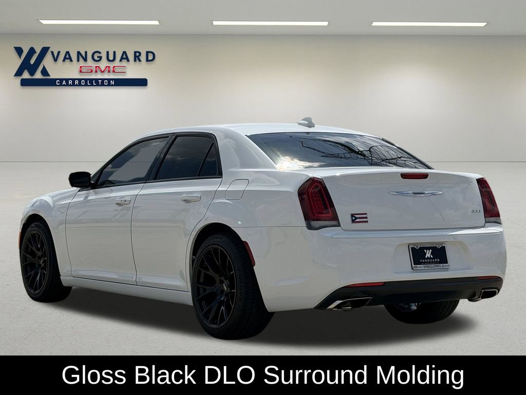 Used 2019 Chrysler 300 Touring w/ Sport Appearance Package RWD image 7