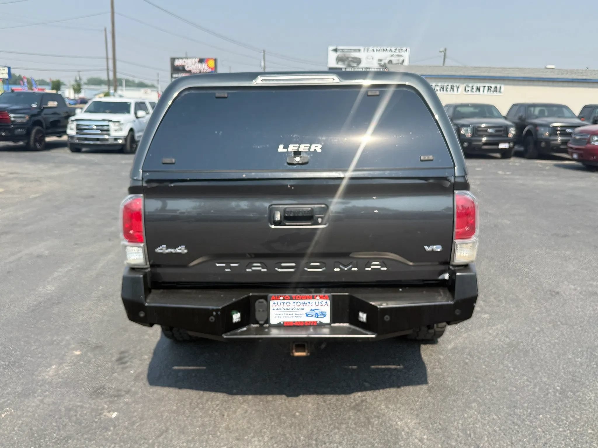 Used 2016 Toyota Tacoma Limited w/ Towing Package AWD/4WD image 4