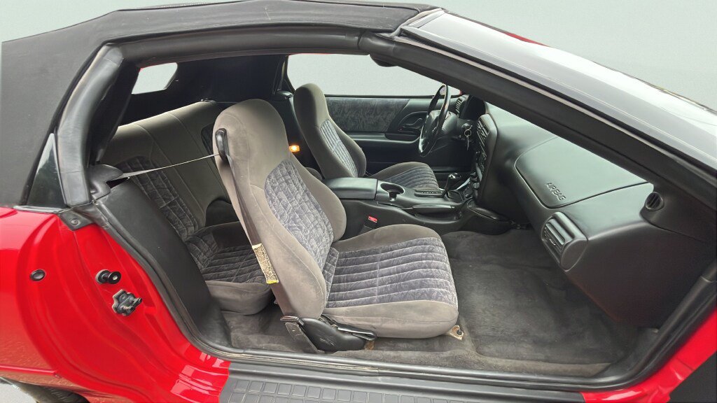 Used 2001 Chevrolet Camaro LT RWD image 18