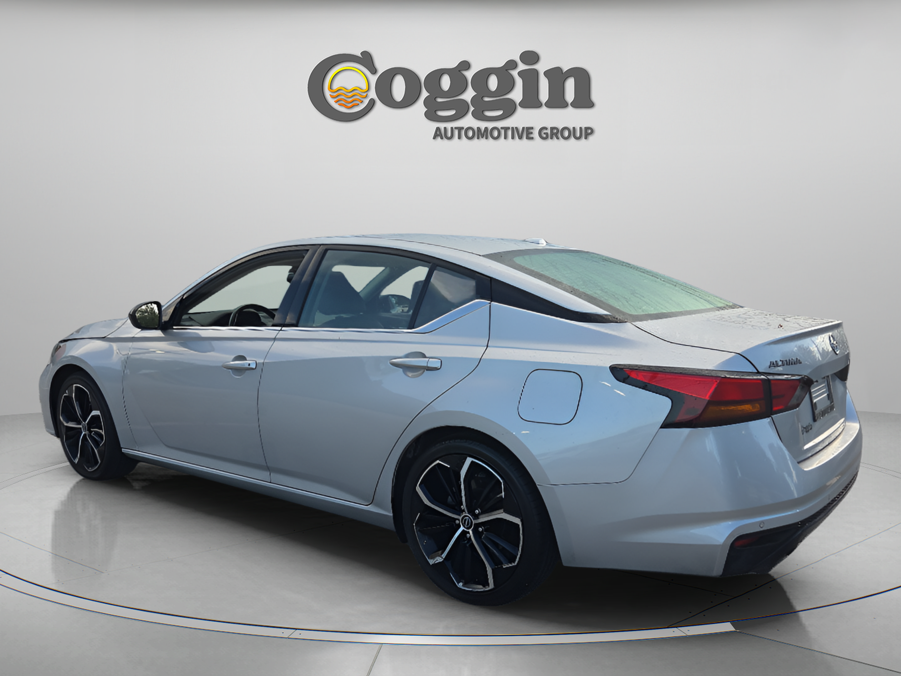 Used 2024 Nissan Altima 2.5 SR FWD image 3