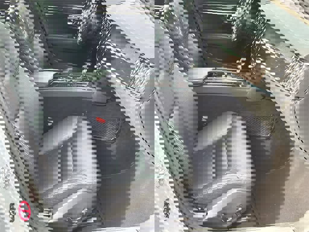 Used 2018 Volvo S90 T6 Momentum w/ Convenience Package image 12