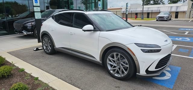 Used 2023 Genesis GV60 Advanced AWD/4WD image 8