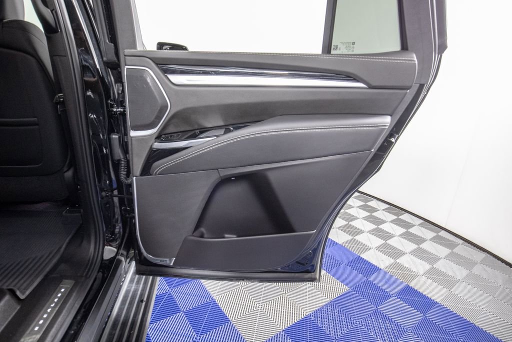 Used 2025 Cadillac Escalade Sport w/ Touring Package image 18