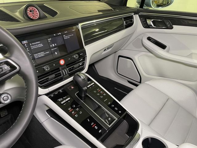 New 2026 Porsche Macan GTS image 35