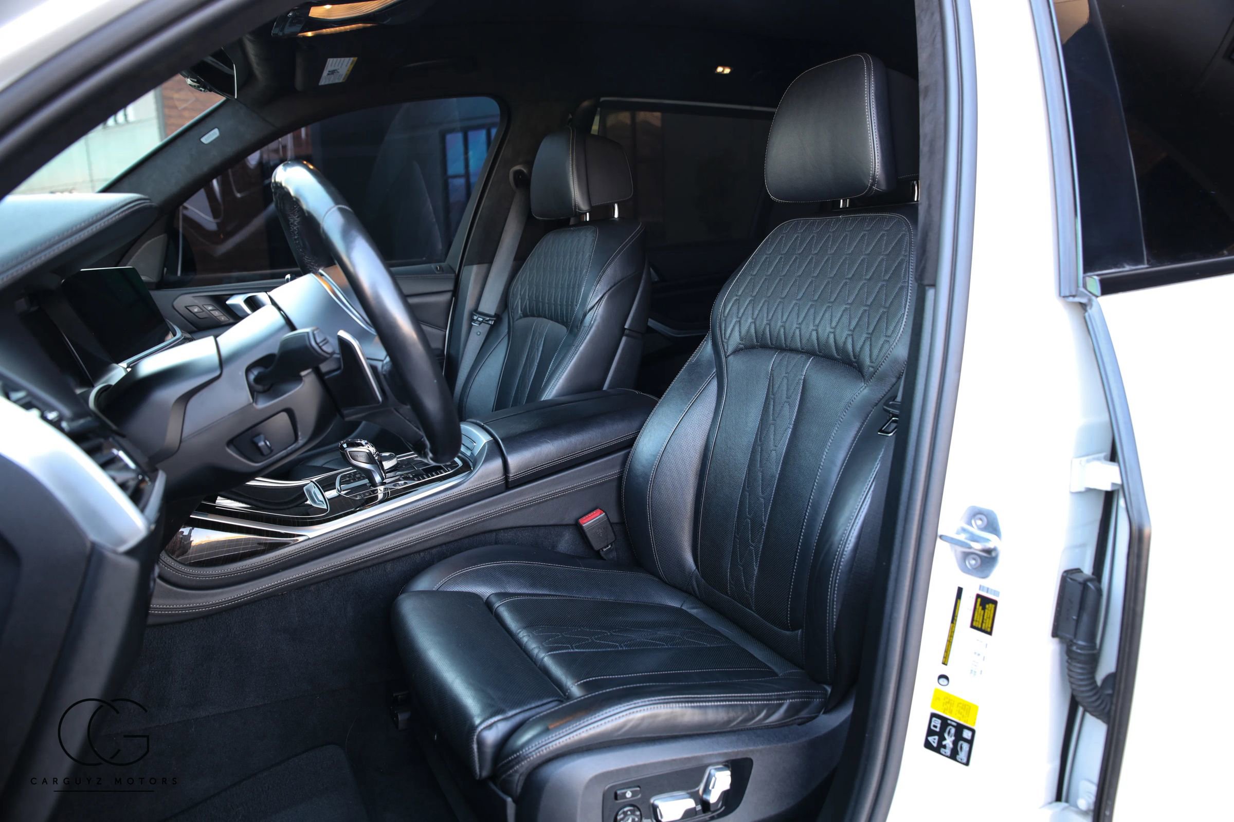 Used 2020 BMW X7 M50i w/ Dynamic Handling Package image 28