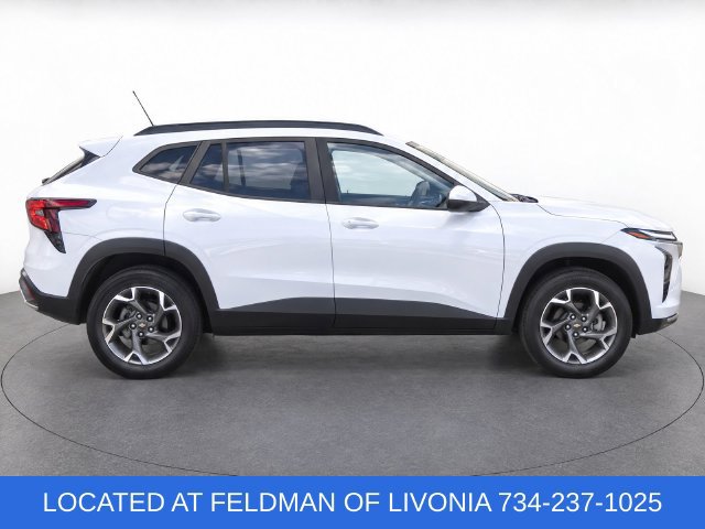 Used 2025 Chevrolet Trax LT w/ Driver Confidence Package FWD image 8