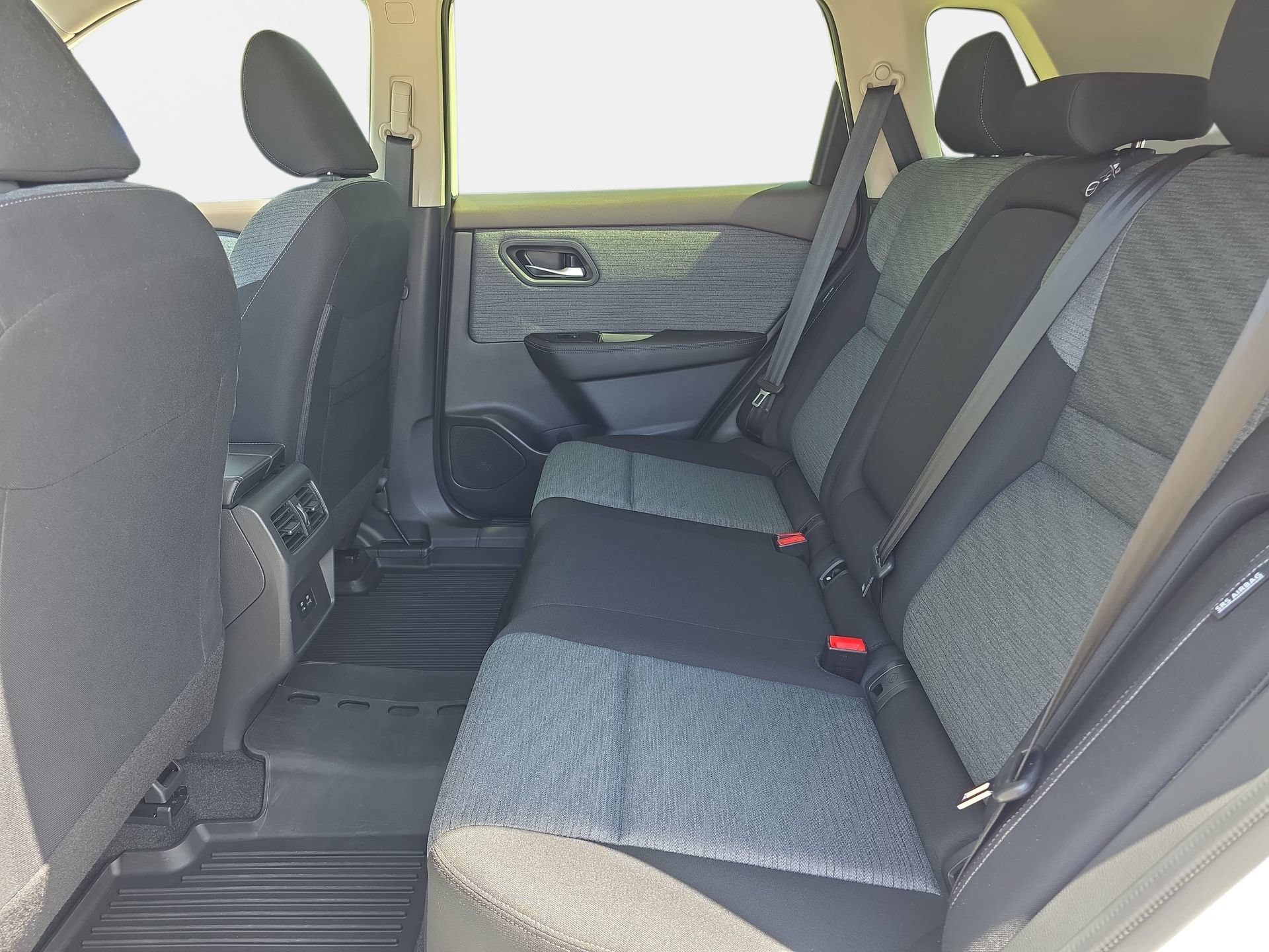 Used 2023 Nissan Rogue SV FWD image 13