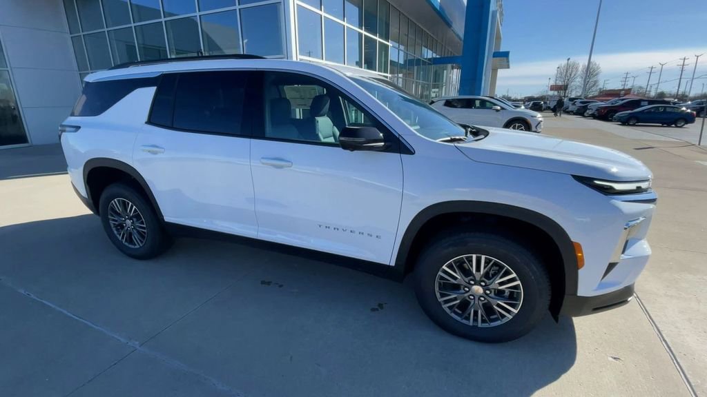 New 2026 Chevrolet Traverse LT w/ Driver Confidence Package image 3
