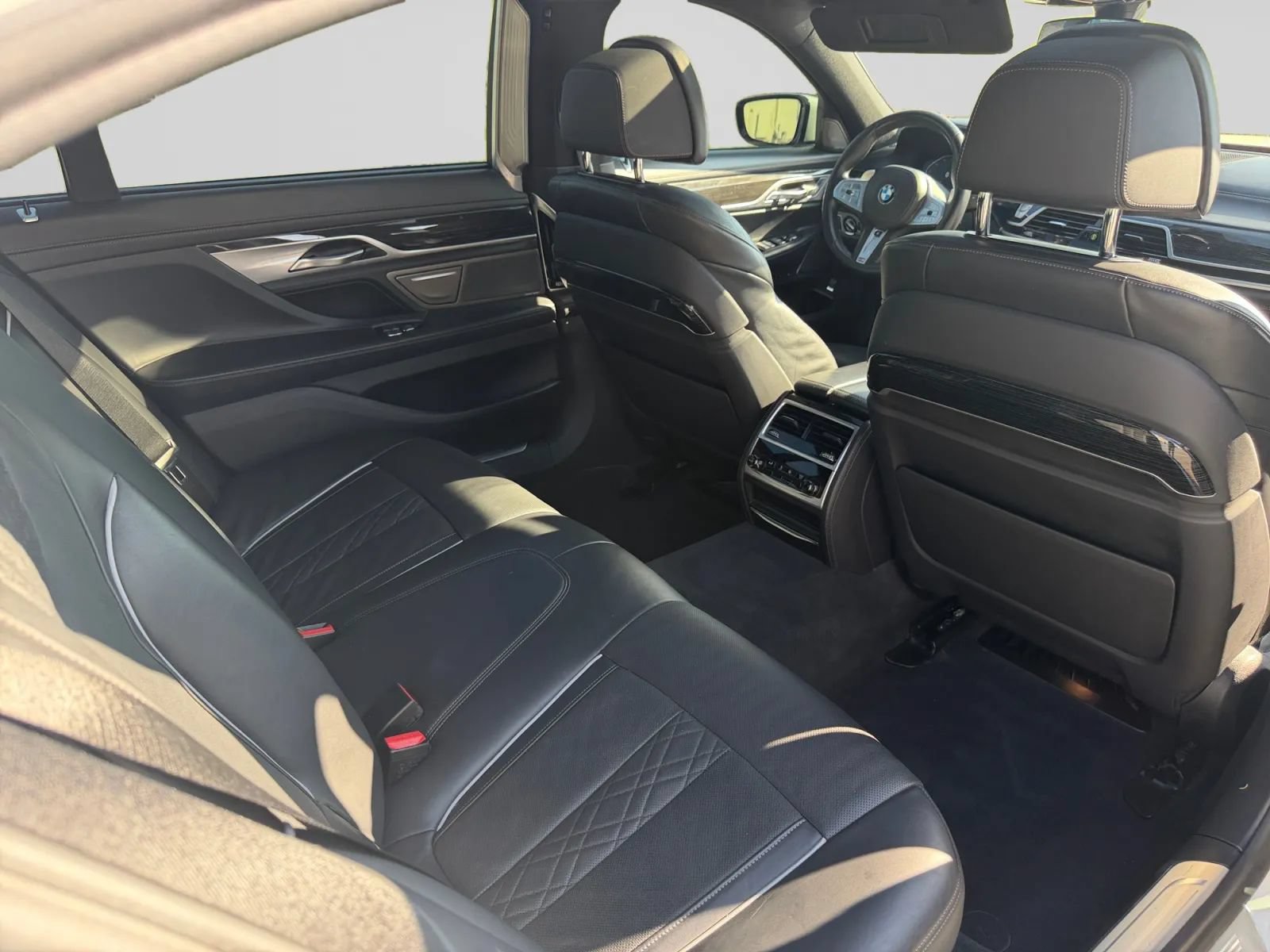 Used 2021 BMW 750i xDrive w/ Executive Package AWD/4WD image 30