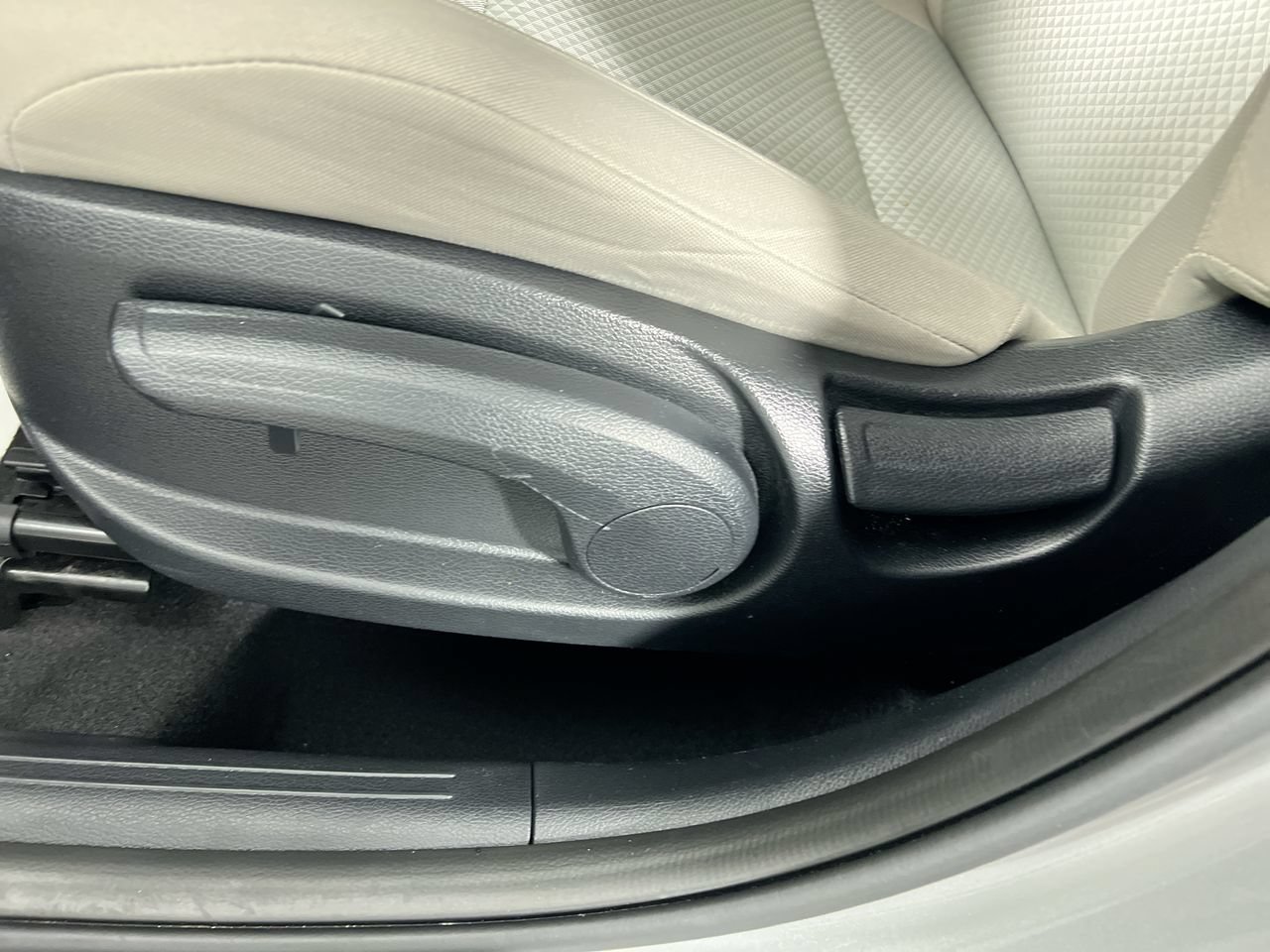 Used 2023 Kia Soul LX w/ LX Technology Package FWD image 14