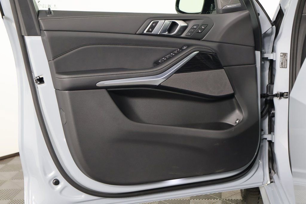 New 2026 BMW X5 xDrive50e w/ Executive Package image 7