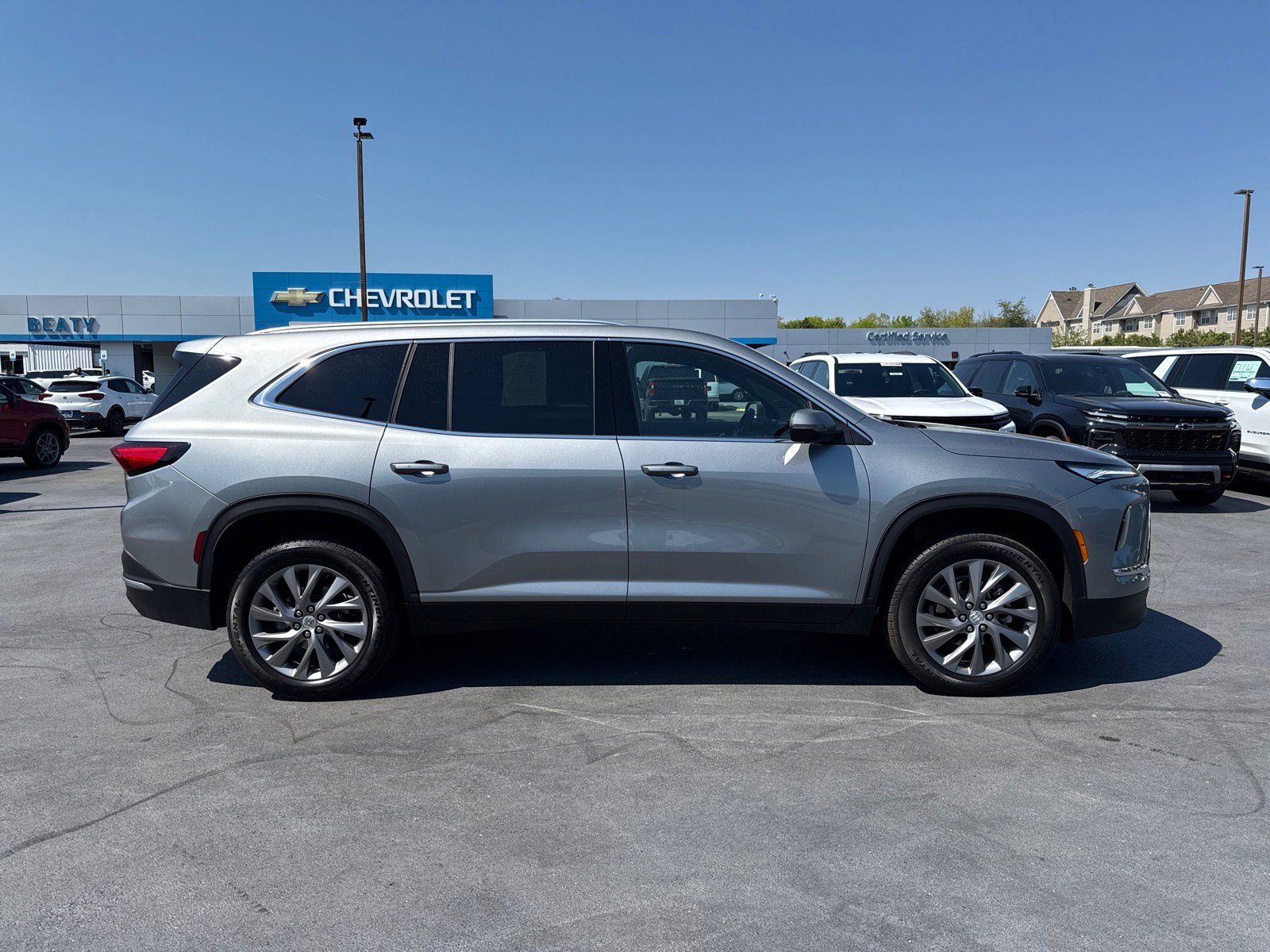 Used 2025 Buick Enclave Preferred image 2