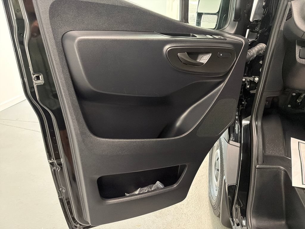 Used 2025 Mercedes-Benz Sprinter 3500 image 9