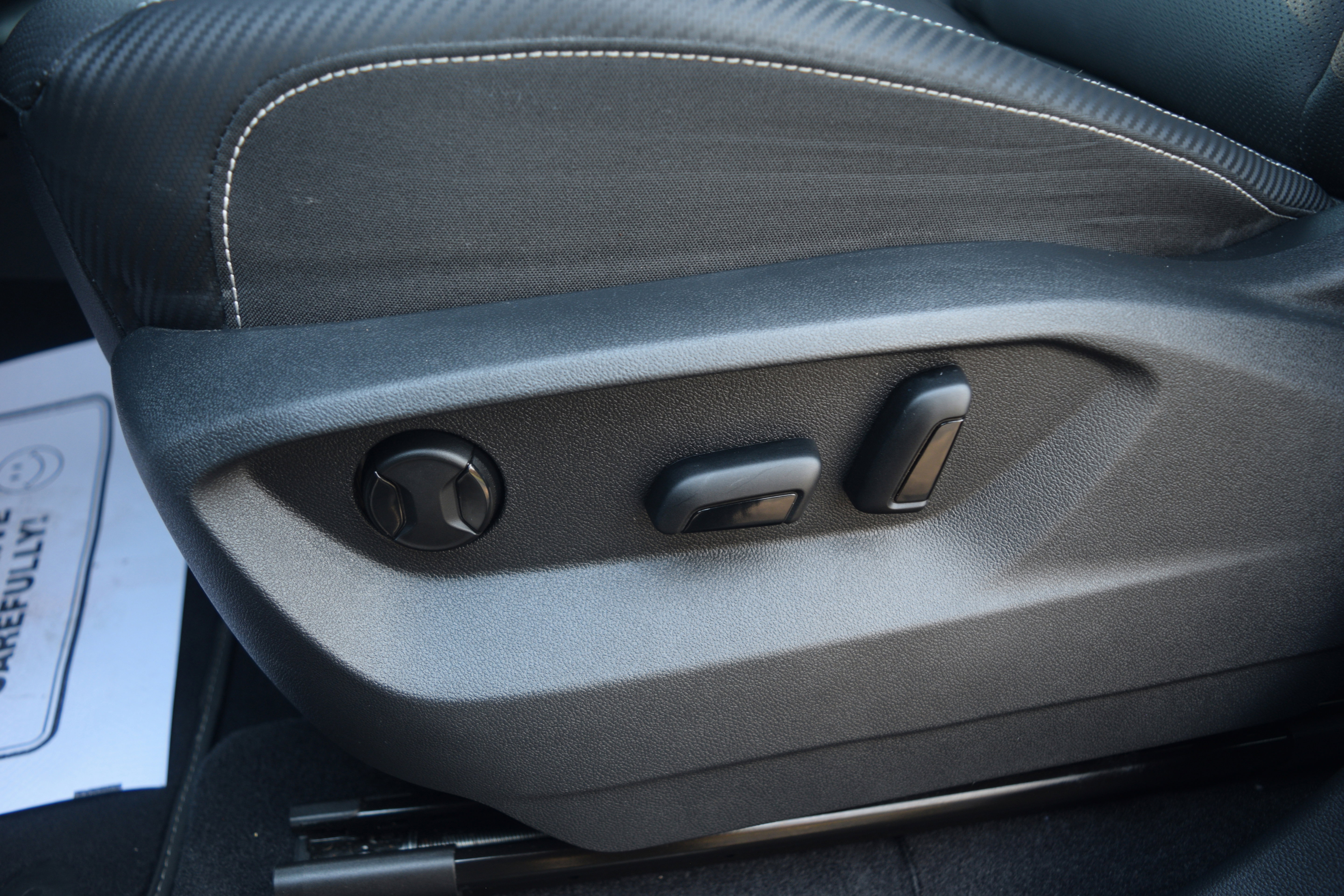 Used 2024 Volkswagen Atlas Cross Sport SE image 18