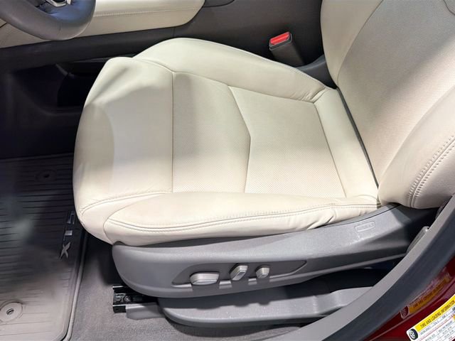 Used 2018 Cadillac XT5 Luxury w/ Driver Awareness Package AWD/4WD image 18