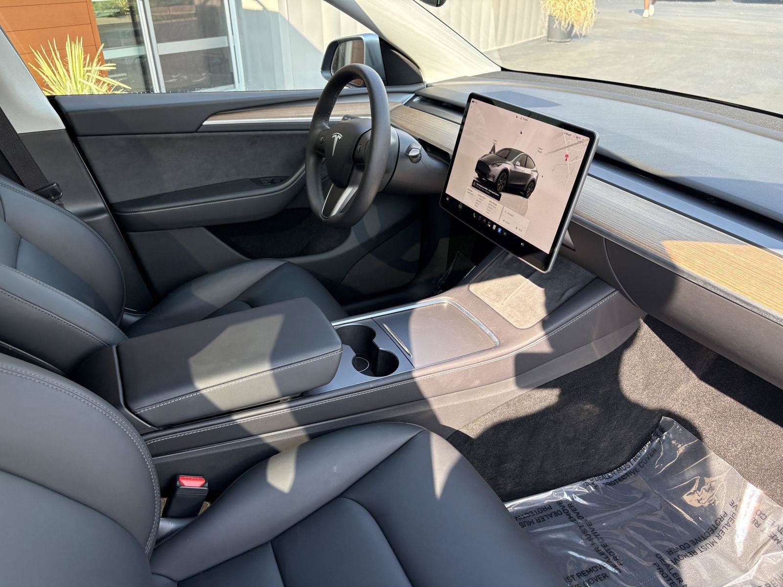 Used 2024 Tesla Model Y Long Range AWD/4WD image 17