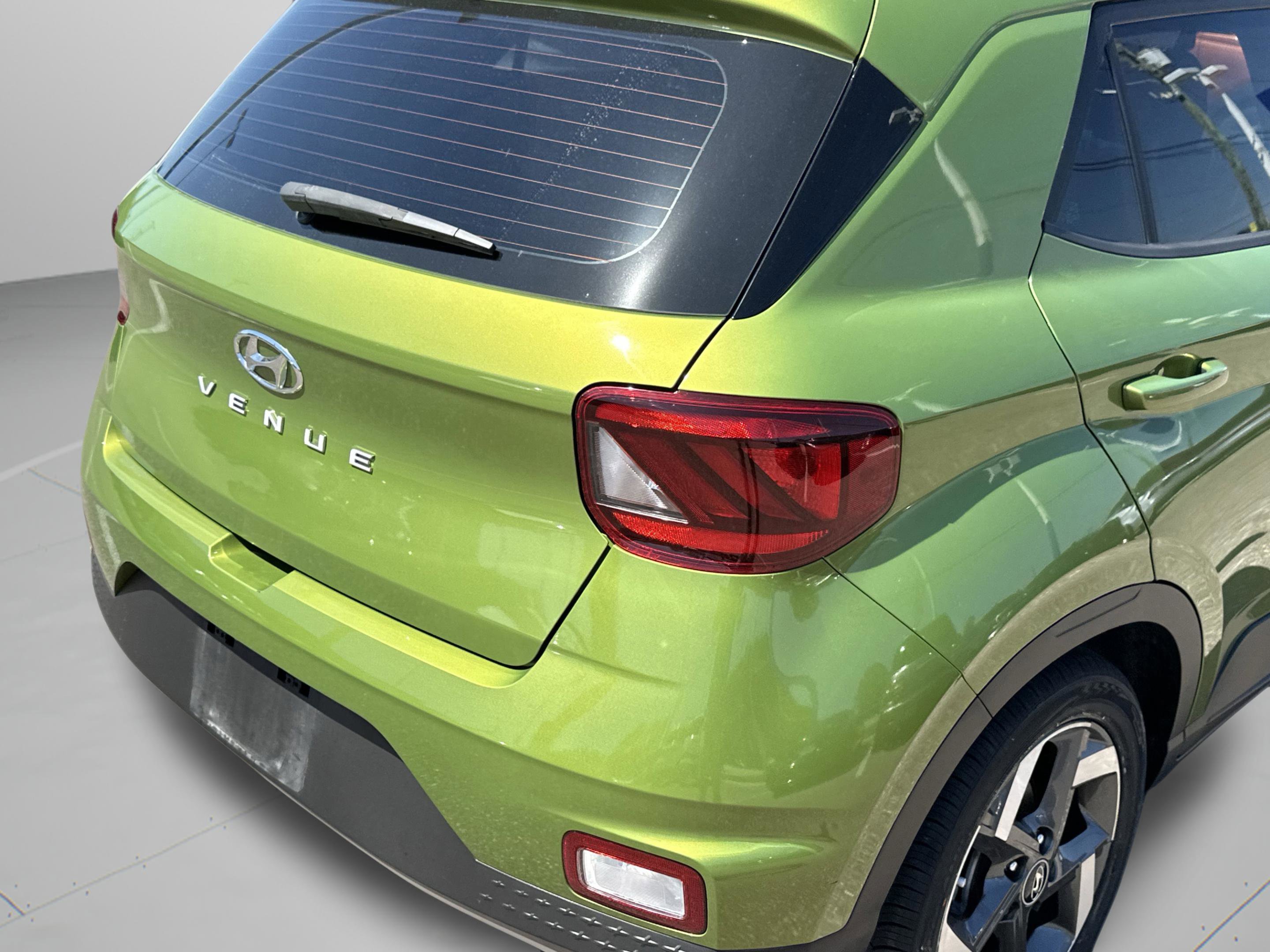 Certified 2023 Hyundai Venue SEL FWD image 31