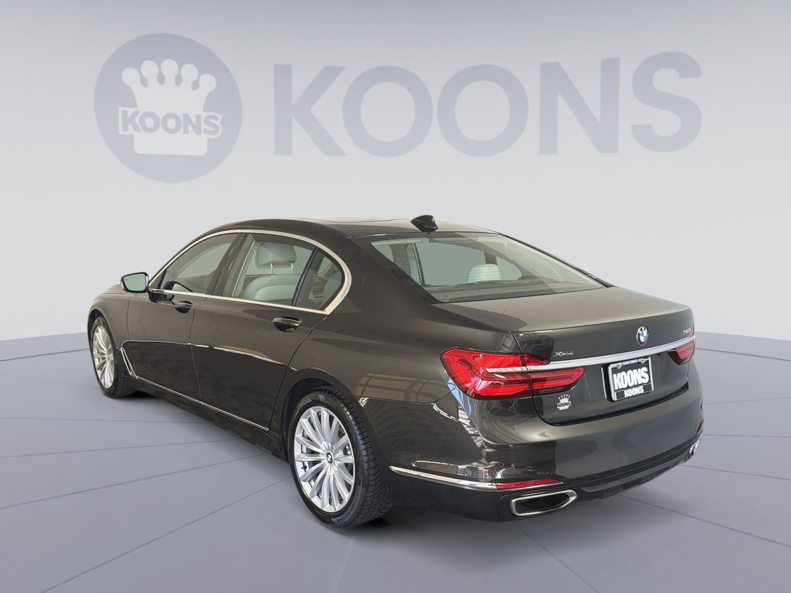 Used 2017 BMW 740i xDrive image 4