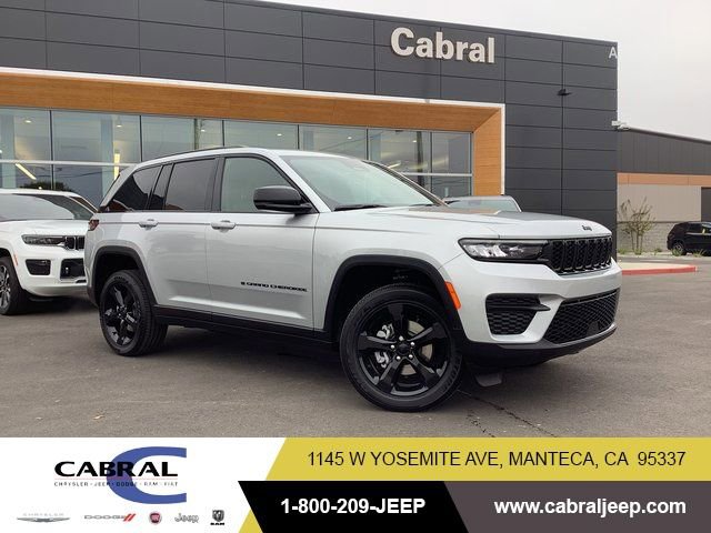 New 2025 Jeep Grand Cherokee Altitude image 1