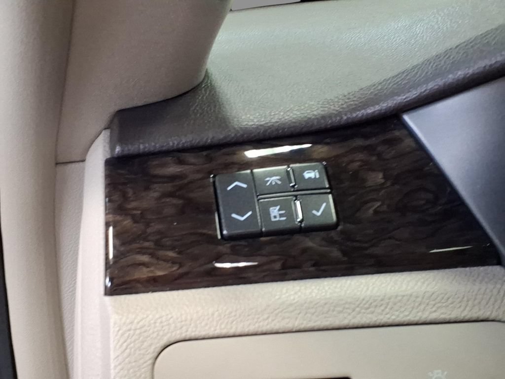 Used 2008 Cadillac DTS w/ Sun And Sound Package FWD image 16