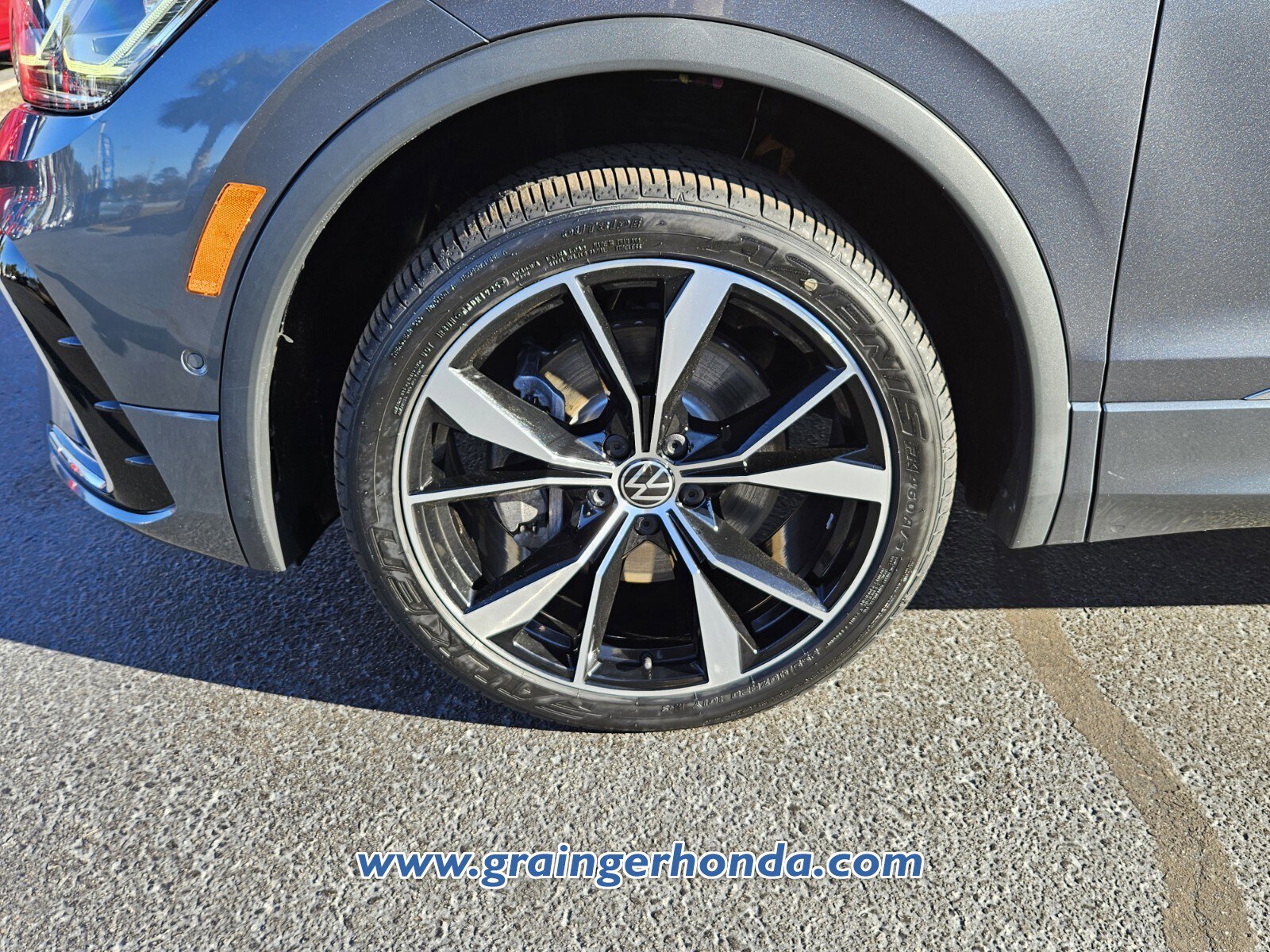 Used 2022 Volkswagen Tiguan SEL R-Line image 9