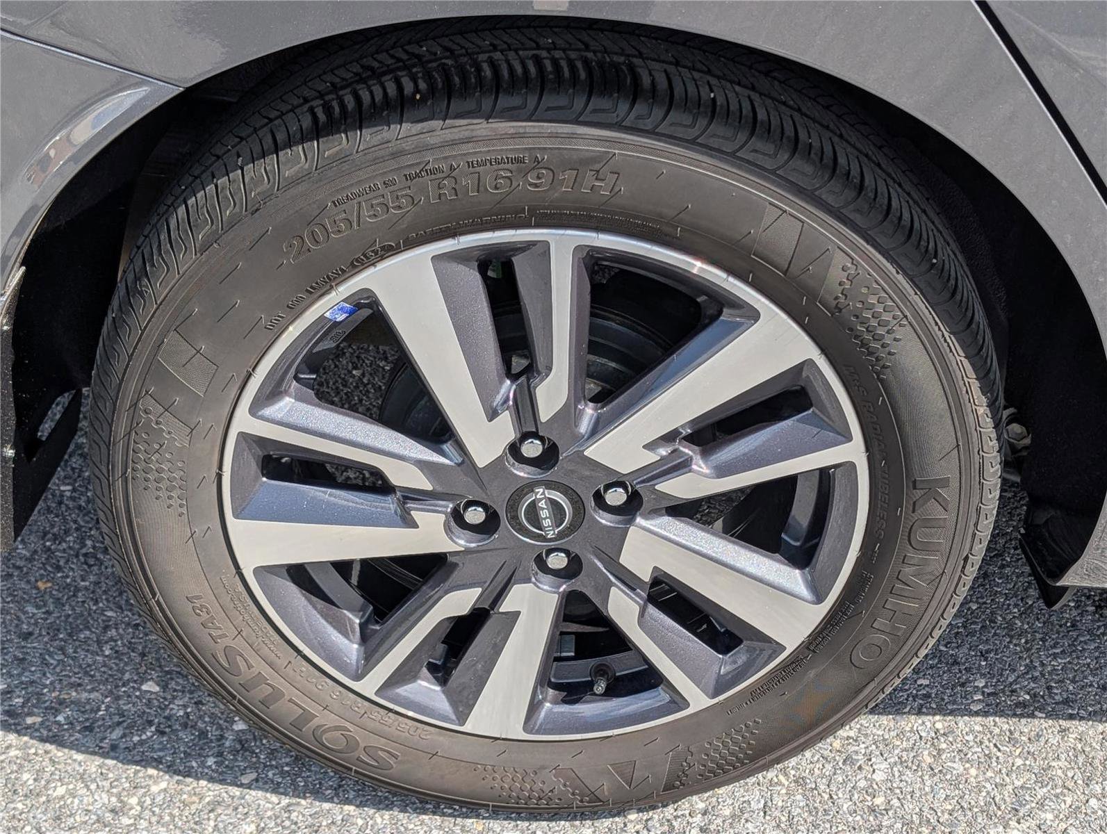 Used 2024 Nissan Versa SV w/ Trunk Package image 11