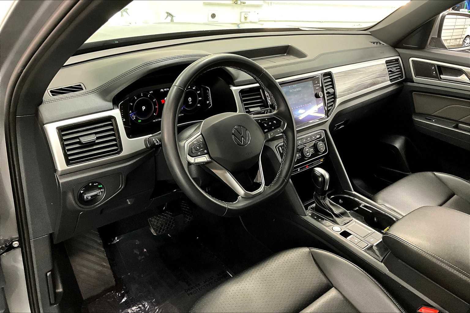 Used 2022 Volkswagen Atlas Cross Sport SE image 17