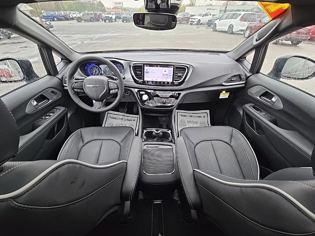 New 2026 Chrysler Pacifica Limited w/ S Appearance Package image 25