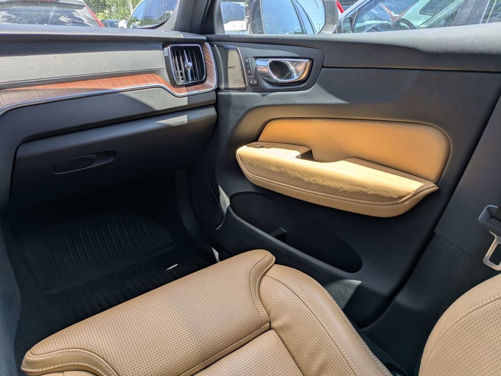 Certified 2023 Volvo XC60 B5 Ultimate w/ Climate Package AWD/4WD image 21