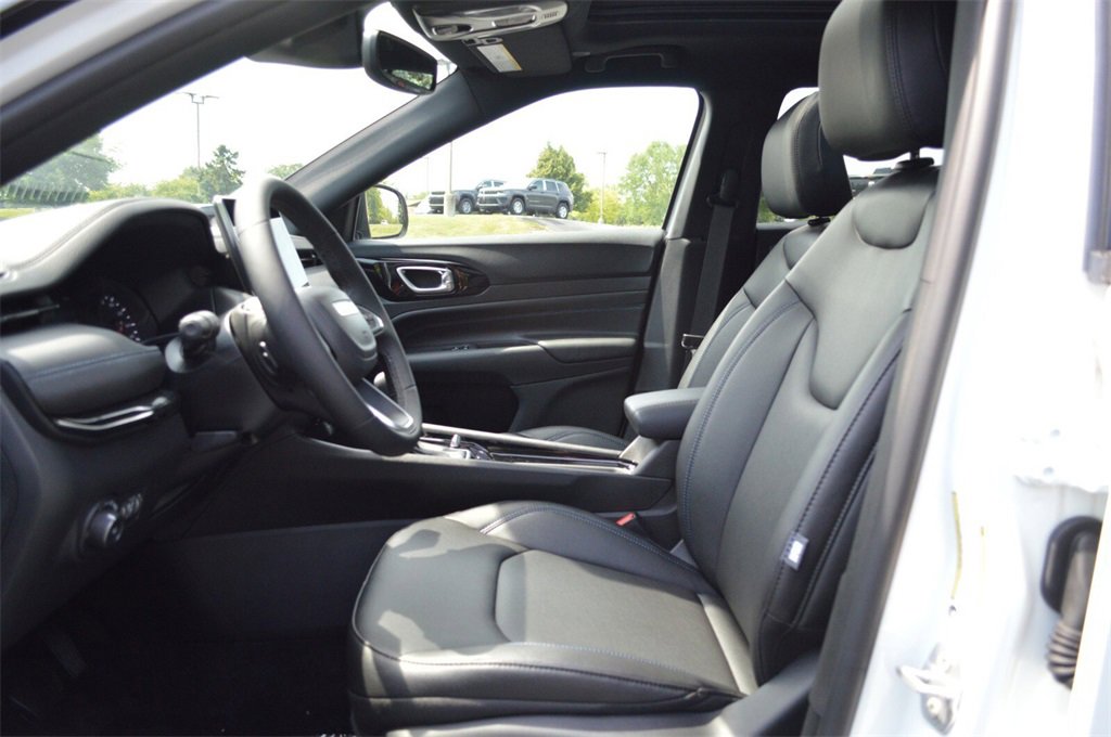 New 2025 Jeep Compass Limited w/ Sun and Sound Group image 12