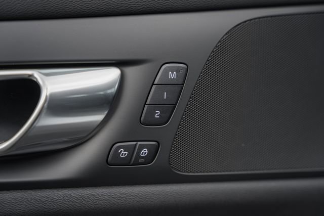 New 2026 Volvo V60 B5 Cross Country Plus w/ Protection Package Premier image 38